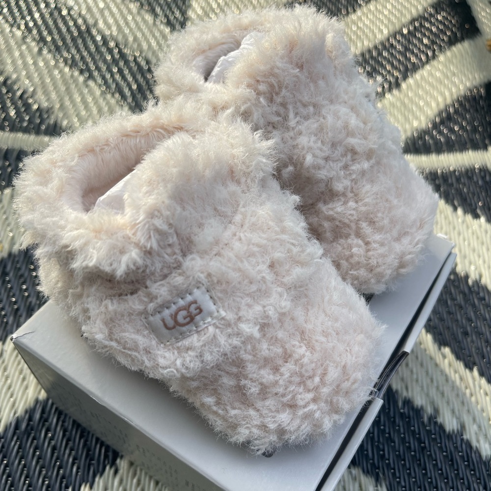 NIB INFANT UGG BIXBEE USA SZ 02/03 6-12months Natural Curly Faux Fur
